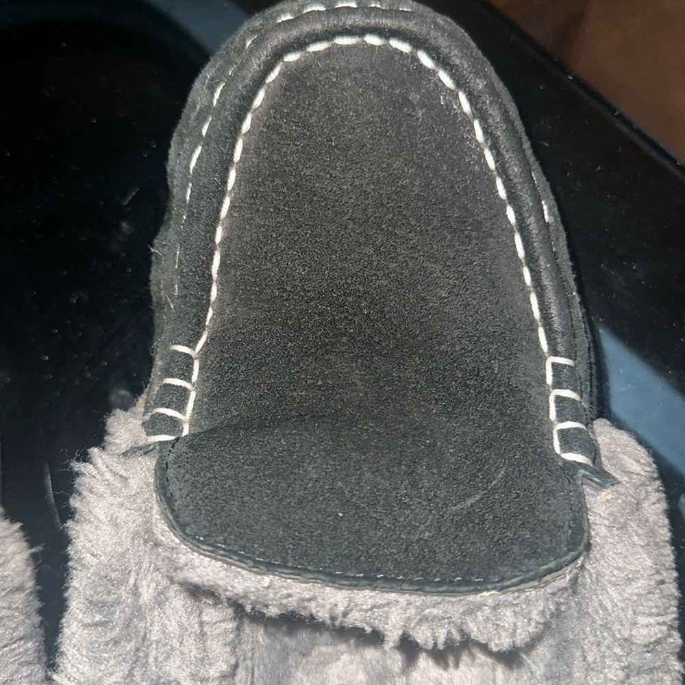 Gently worn. Lamo Black and Gray Moccasin Slippers Size 8 - Picture 6 of 7